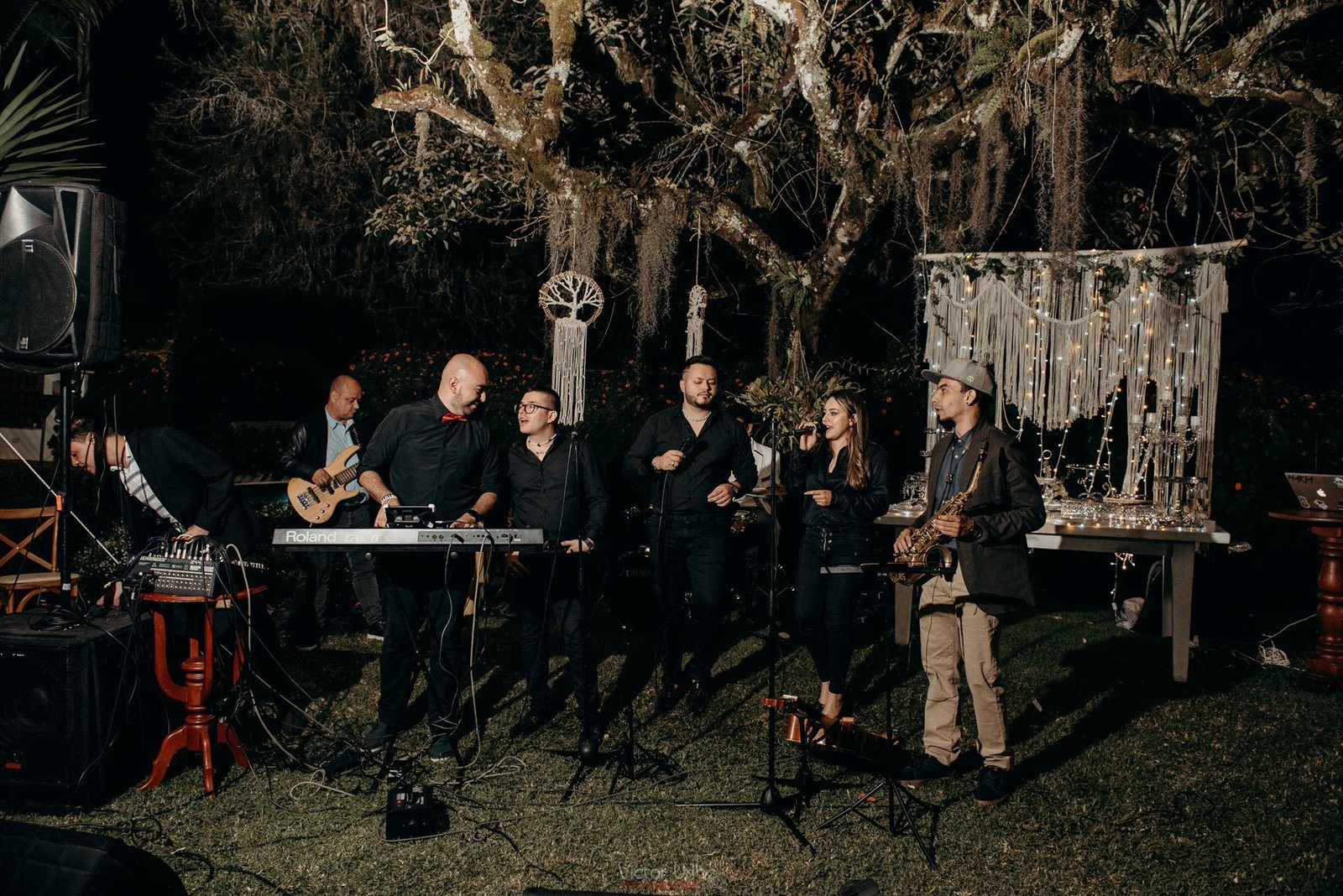 Banda nocturna — vista amplia